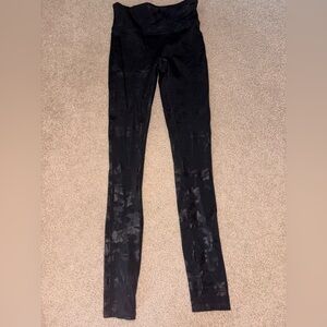 Brand: Spanx
Size: XS
Color: Black camo